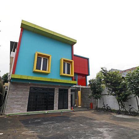 Reddoorz Plus Near Halim Perdanakusuma 2 Джакарта Экстерьер фото