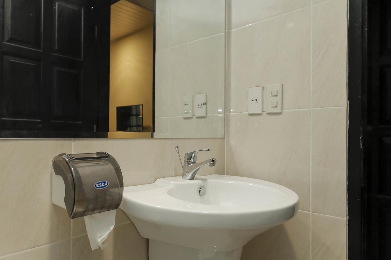 Reddoorz Plus Near Halim Perdanakusuma 2 Джакарта Экстерьер фото