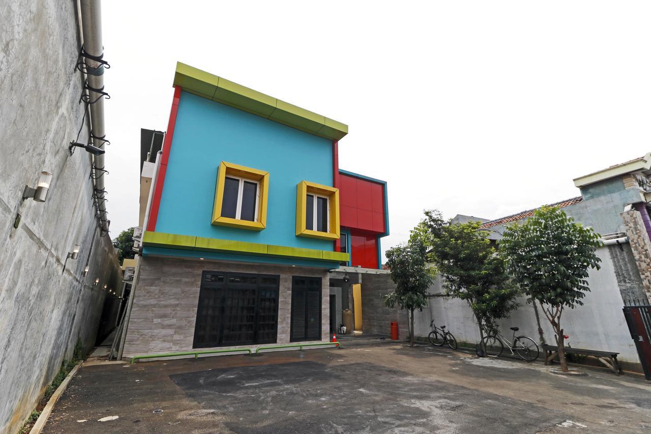 Reddoorz Plus Near Halim Perdanakusuma 2 Джакарта Экстерьер фото