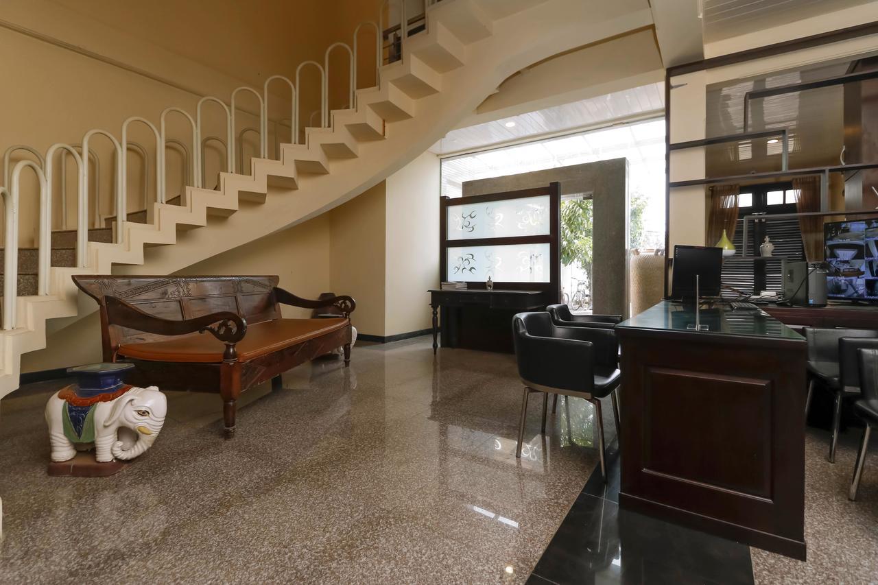Reddoorz Plus Near Halim Perdanakusuma 2 Джакарта Экстерьер фото